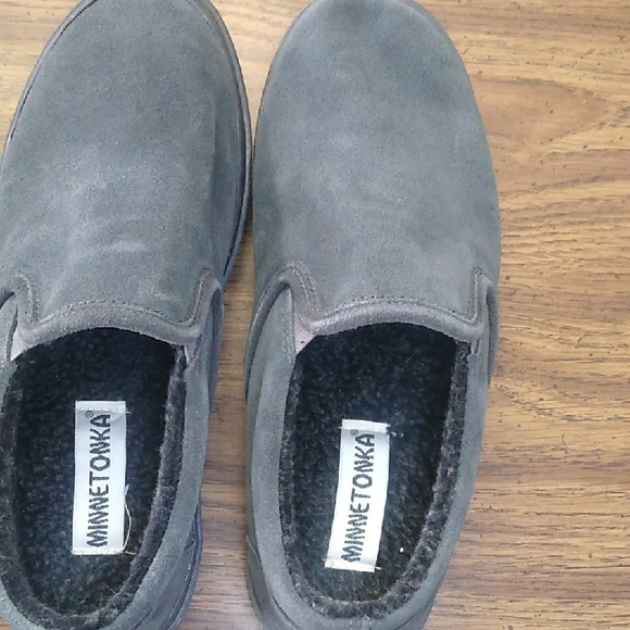 Minnetonka Mens Gray Suede Slip-On Loafers with Elasticized Opening Size 10 - Picture 5 of 11